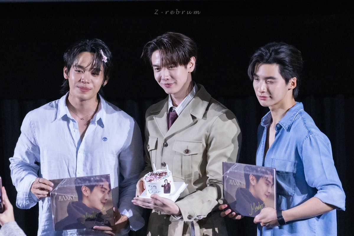 _zrebrum_'s tweet photo. มีเพื่อนมาให้กำลังจายยยยย 🤍

MEMORIES WITH MAXKY

#MAXKY1stFANSIGN
#maxky_rp #ngernnn  
#Pondponlawit https://t.co/TRM1vadGSy