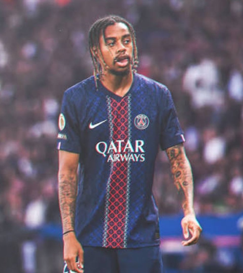 MostafaNessem20's tweet photo. خلونا نتفق انه لاعب جيد وجدا كمان بصرف النظر باه جاي يمين ولا ناحيه شمال اللي مليانه دي نقطه تانيه إنما تقلي ١٧٠ مليون يوم ما اقول أنا انضحك عليا عدل الصفقه دي من ٩٠ الي ١١٠ ودا لسبب واحد الصراع علي ديوماندي ودوي وفينيسيوس بصرف النظر هيتباعم ولا لا وبصرف النظر عن المركز https://t.co/OhhPAFsSzu