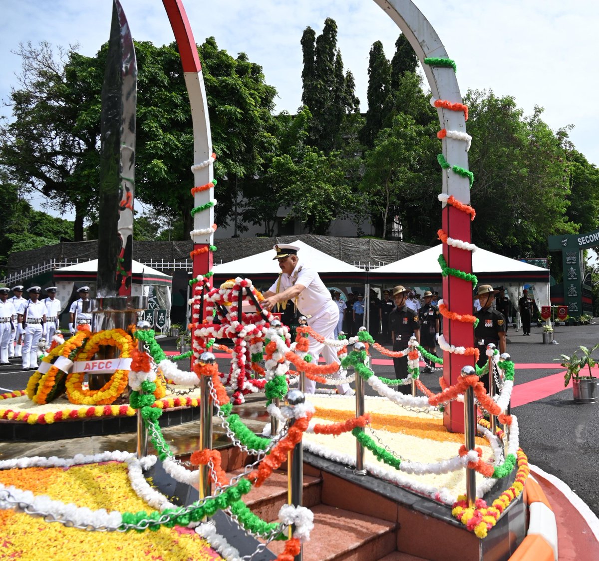 AN_Command's tweet photo. #KargilVijayDiwas2026 was solemnly observed by #ANC at the War Memorial, Brichgunj Military Station. #CINCAN, Component Commanders and veterans laid wreaths, paying heartfelt tribute to the brave soldiers who made the supreme sacrifice during the Kargil War.

As the Nation honours the indomitable spirit of the Kargil heroes, #ANC reaffirms its unwavering commitment to safeguarding the sovereignty and territorial integrity of the Nation. 🇮🇳

#IndianArmedForces #ValourAndSacrifice
 #KargilHeroes #ServiceBeforeSelf #NationFirst
