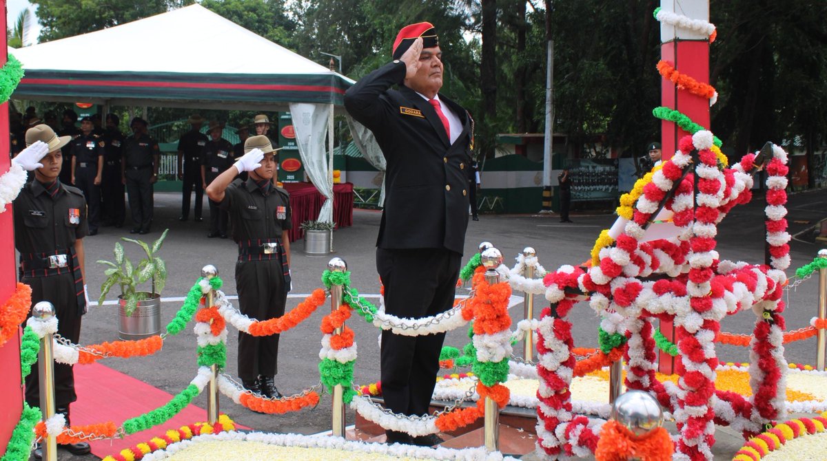 AN_Command's tweet photo. #KargilVijayDiwas2026 was solemnly observed by #ANC at the War Memorial, Brichgunj Military Station. #CINCAN, Component Commanders and veterans laid wreaths, paying heartfelt tribute to the brave soldiers who made the supreme sacrifice during the Kargil War.

As the Nation honours the indomitable spirit of the Kargil heroes, #ANC reaffirms its unwavering commitment to safeguarding the sovereignty and territorial integrity of the Nation. 🇮🇳

#IndianArmedForces #ValourAndSacrifice
 #KargilHeroes #ServiceBeforeSelf #NationFirst