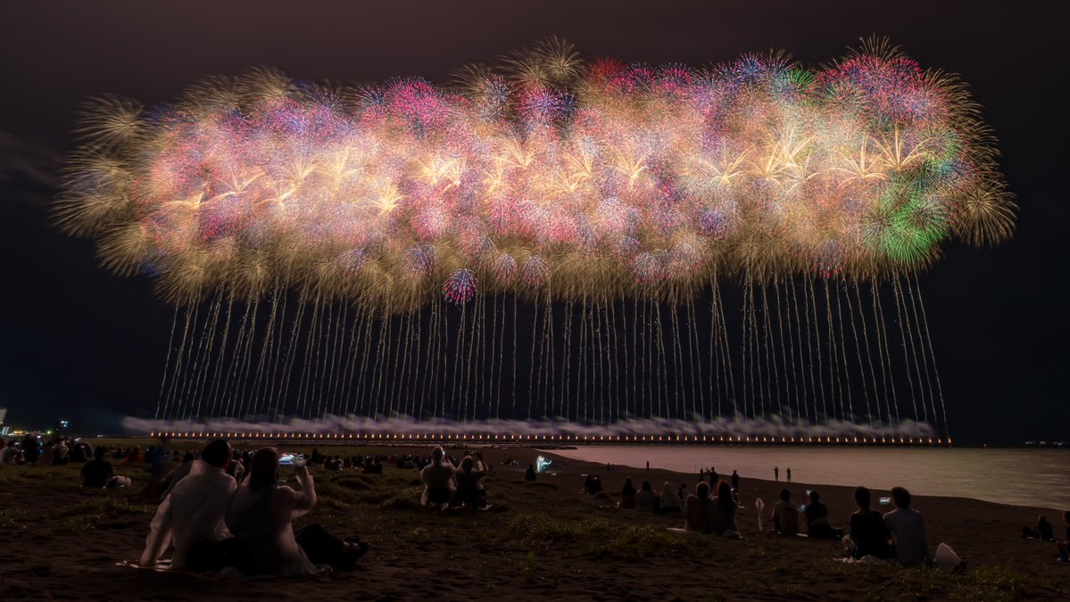MitsukiSotoma_V's tweet photo. 尺玉100発一斉打上①と②
ぎおん柏崎まつり
海の大花火大会
2026/07/26 https://t.co/hahU9rI1Us