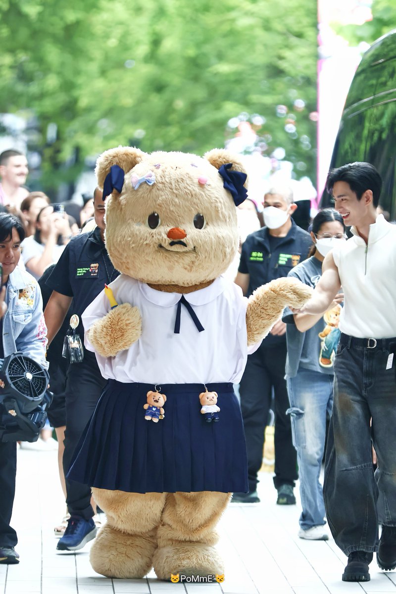 PommeC_C's tweet photo. เนยศักดิ์กับปะป๊าพาเวล ตลกหน้ายัยเนยอะ 555 😹🤍🐻
#butterbear https://t.co/Vrq5er2sBX