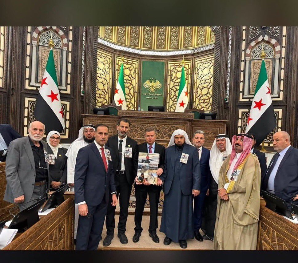 AwadAbnsad's tweet photo. وقفة حداد على أرواح ضحايا فاجعة 
“طريق الموت” من السادة أعضاء مجلس الشعب عن محافظة دير الزور 

نأمل أن تكون هذه الوقفة بدايةً لموقفٍ مسؤول يعكس حجم المأساة وأن يكون نواب المحافظة صوتاً حقيقياً لأهلهم يحملون مطالبهم وينقلون معاناتهم، ويسعون لمحاسبة المقصرين ومنع تكرار مثل هذه الكوارث

كل الآمال معلقة عليهم ليكونوا على قدر المسؤولية والثقة التي منحها لهم أبناء #ديرالزور