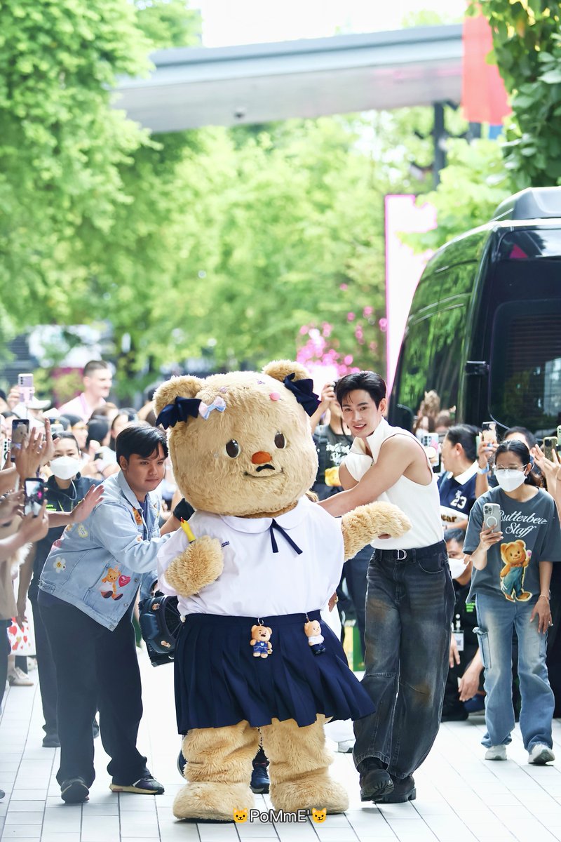PommeC_C's tweet photo. เนยศักดิ์กับปะป๊าพาเวล ตลกหน้ายัยเนยอะ 555 😹🤍🐻
#butterbear https://t.co/Vrq5er2sBX