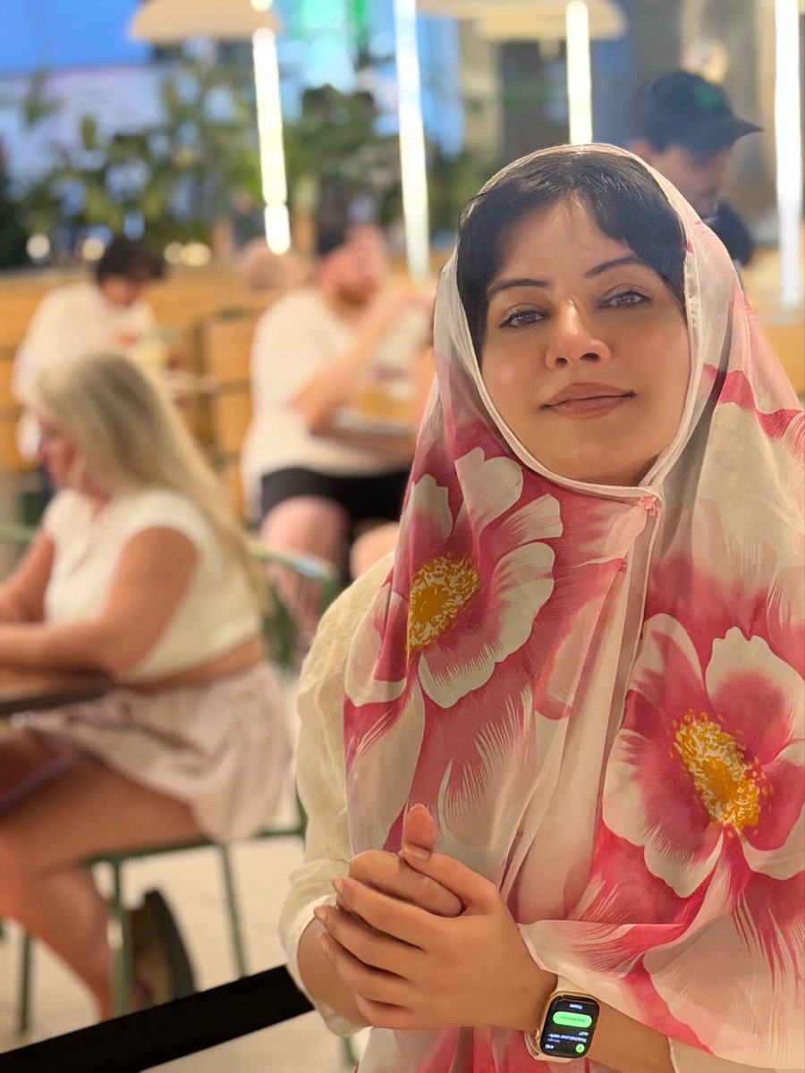 Rabipirzada's tweet photo. میرے دل ک�� ایک حصہ لندن میں ہے اور دوسرا پاکستان میں۔ مگر میرا دل ہمیشہ پاکستان میں اپنے پیاروں کے پاس جلد از جلد پہنچنے کی دعا کرتا ہے
#HomeIsHome #MissingHome #PakistanZindabad #FamilyFirst #LoveMyFamily #TravelDiaries #BackToPakistan #DilPakistanMein #OverseasLife #Pakistani https://t.co/1NZmj1ErU5