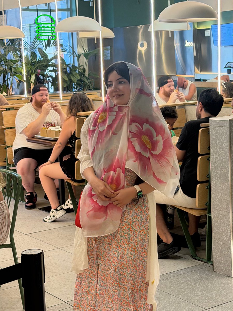 Rabipirzada's tweet photo. میرے دل ک�� ایک حصہ لندن میں ہے اور دوسرا پاکستان میں۔ مگر میرا دل ہمیشہ پاکستان میں اپنے پیاروں کے پاس جلد از جلد پہنچنے کی دعا کرتا ہے
#HomeIsHome #MissingHome #PakistanZindabad #FamilyFirst #LoveMyFamily #TravelDiaries #BackToPakistan #DilPakistanMein #OverseasLife #Pakistani https://t.co/1NZmj1ErU5