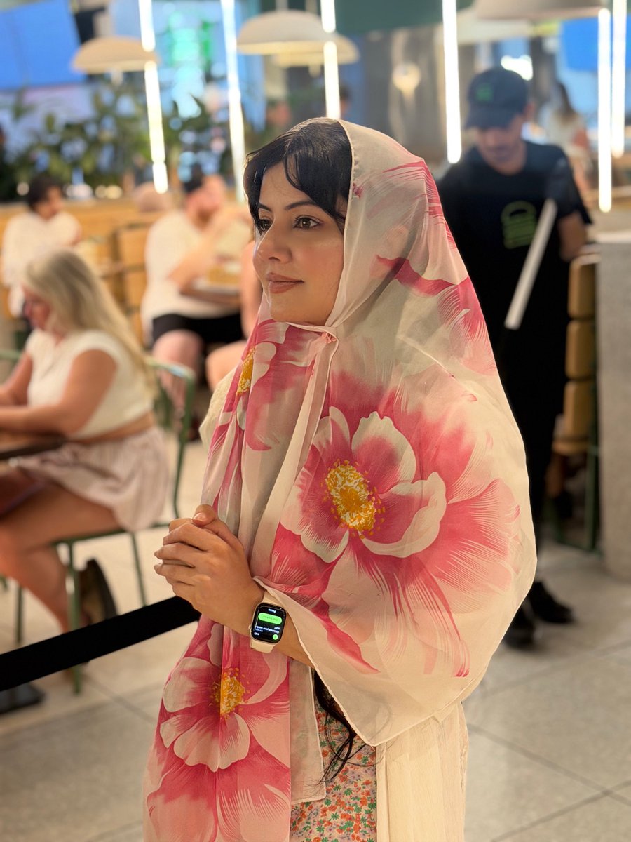 Rabipirzada's tweet photo. میرے دل ک�� ایک حصہ لندن میں ہے اور دوسرا پاکستان میں۔ مگر میرا دل ہمیشہ پاکستان میں اپنے پیاروں کے پاس جلد از جلد پہنچنے کی دعا کرتا ہے
#HomeIsHome #MissingHome #PakistanZindabad #FamilyFirst #LoveMyFamily #TravelDiaries #BackToPakistan #DilPakistanMein #OverseasLife #Pakistani https://t.co/1NZmj1ErU5