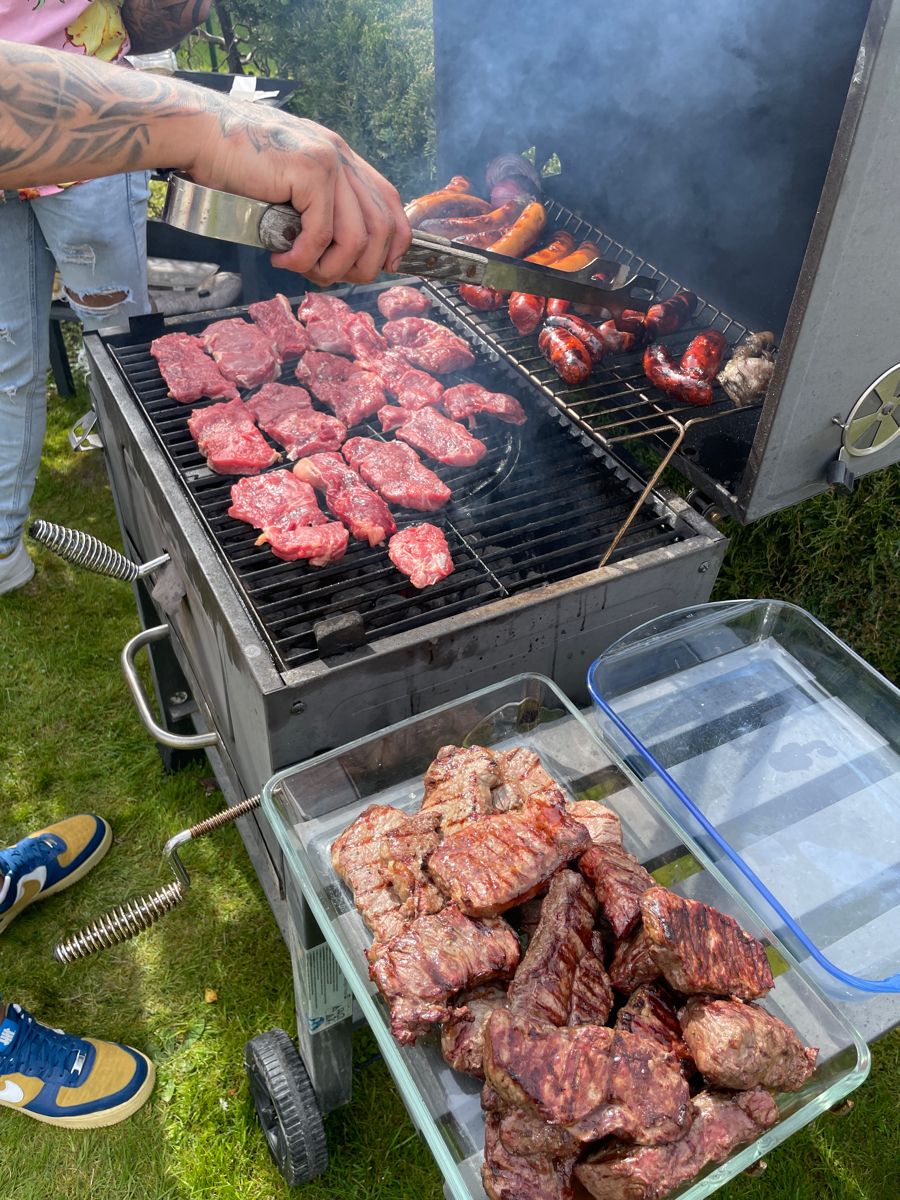 ImThomasOSulli's tweet photo. Familia, la comida está lista
¡Venga! ¡Que se enfria! 

#Domingosdebarbacoa https://t.co/AiwkywODeF