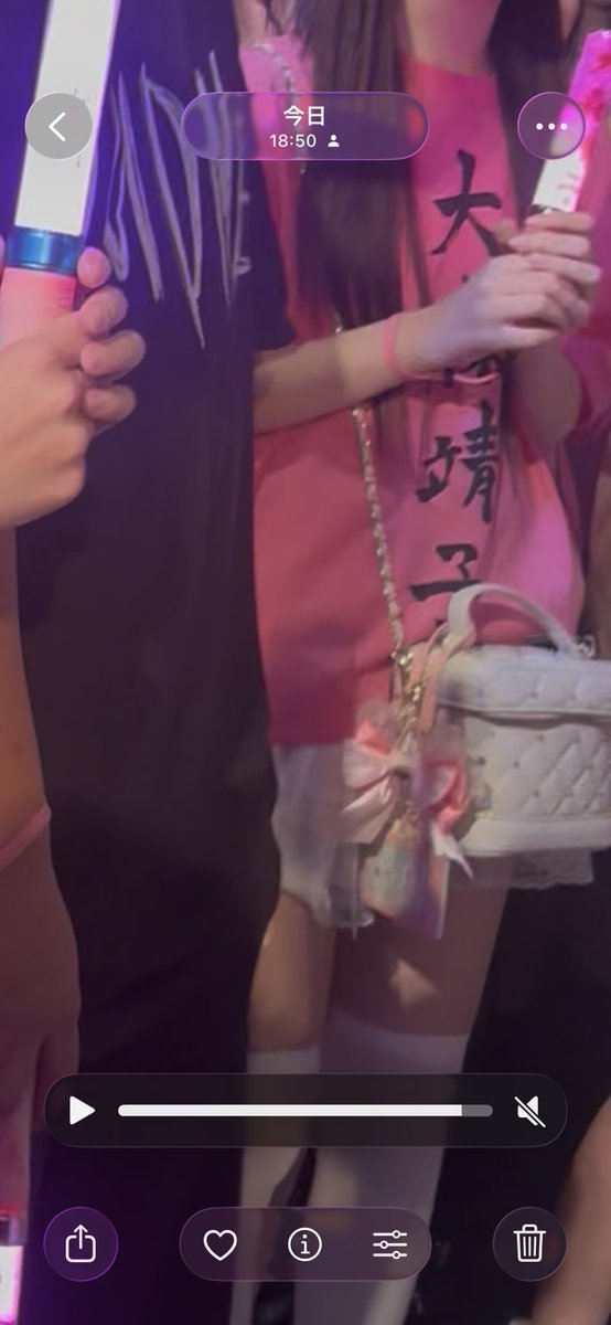 sfy4u's tweet photo. @MIYUKIGA1BAN 靖子ちゃんが花道通った動画に映り込んでました！お話してみたかった😭 https://t.co/cFtMYoSAeL