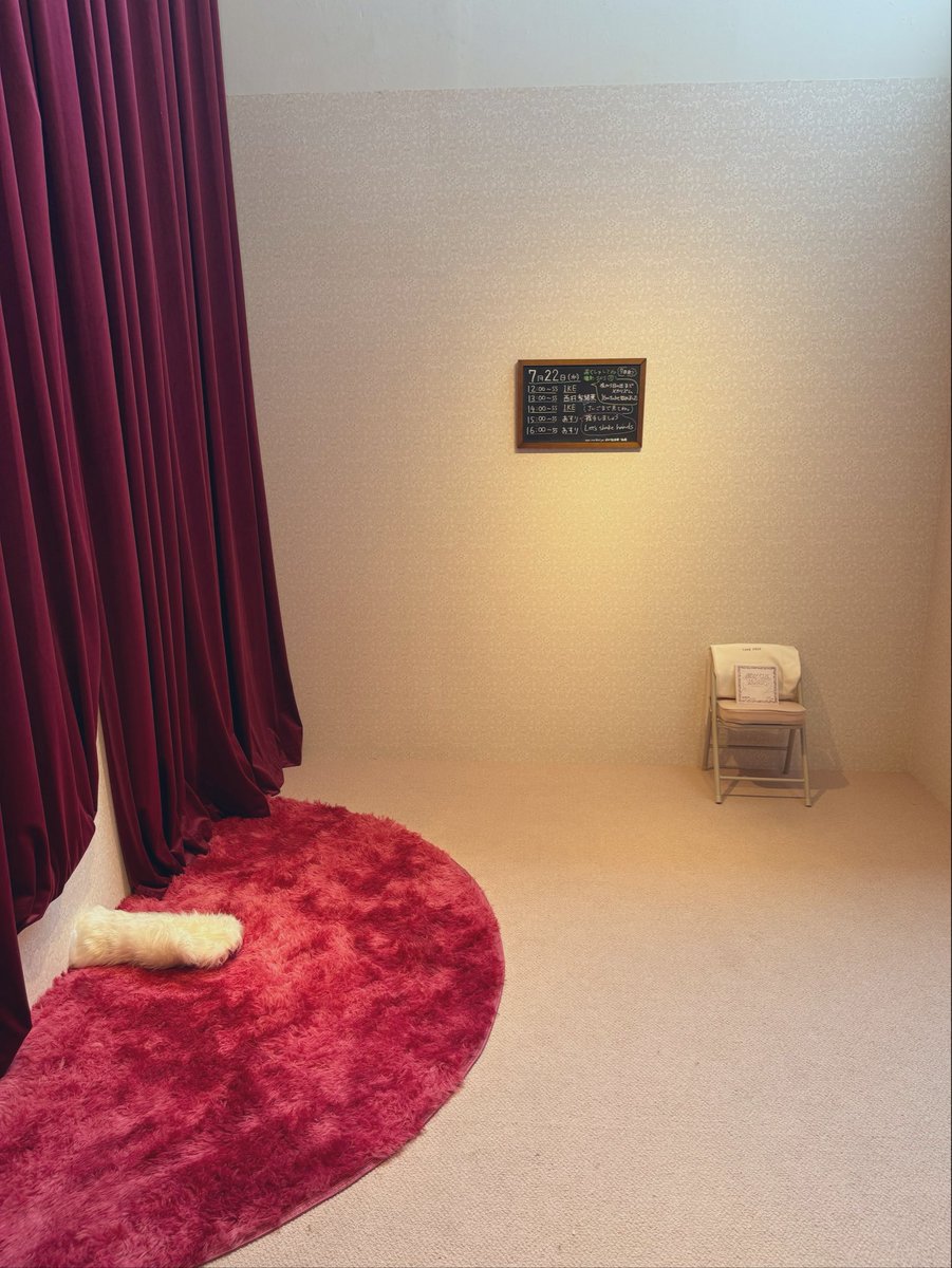 rioha_nishimura's tweet photo. 個展閉幕いたしました！
今回の個展は、裏側も含めた記録写真・着ぐるみの中の人のインタビュー・キャスト向けマニュアルなどを収録した記録集を制作予定です。
来られなかった方もお楽しみに。 https://t.co/qEE2dMkAnE