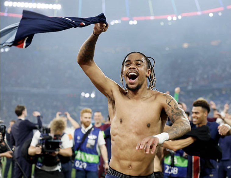 Tapadibal_'s tweet photo. 2 Ligue Des Champions 
Ousmane Ballon d’Or 
Doué Golden Boy 
Les Champs Élysées rempli 
Enrique meilleur entraineur 
Donnarruma meilleur gardien 
wAllah y’a Batman 

Tout ça tiens d’un petit pont de Barcola sur Akanji à la 56eme minute 

Je t’oublierais jamais petit agneau https://t.co/OAIVl6LbQJ