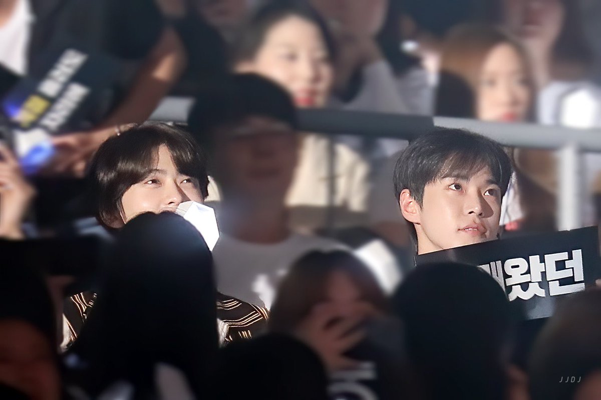 Together_0415's tweet photo. 190726 
엑소 선배님들 콘서트 보러 간 재현이랑 도영이 https://t.co/FbSrKCdi9K