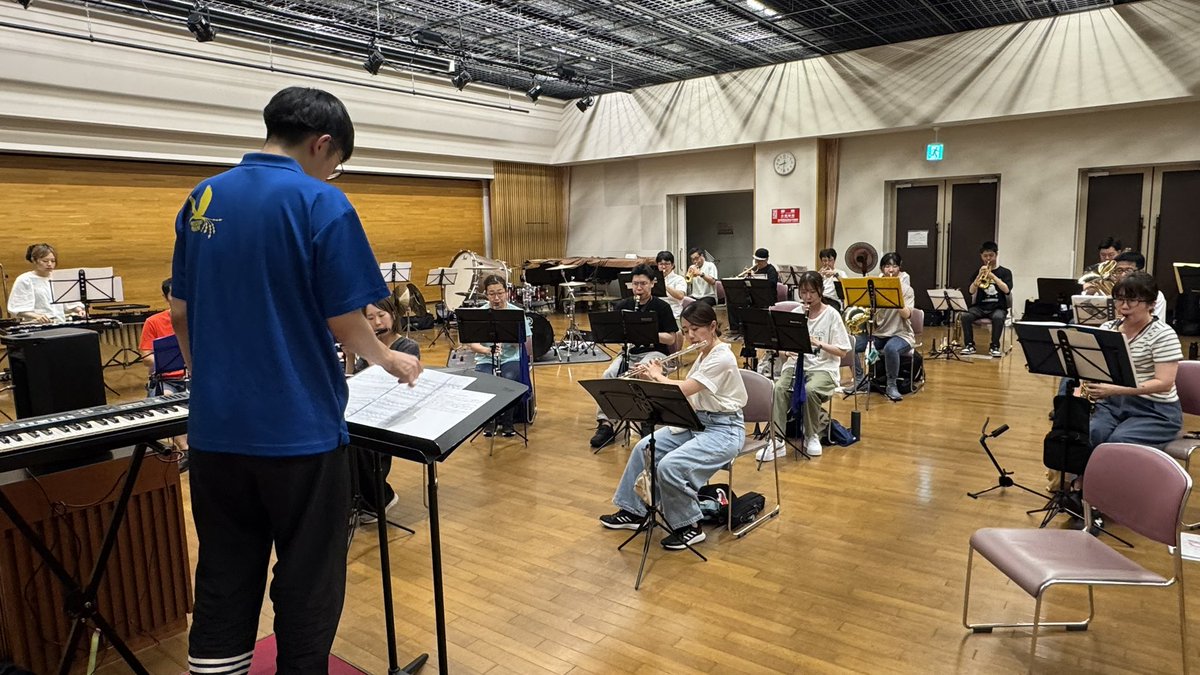 dolcewind_info's tweet photo. 昨日は『革命』スペシャル！
1時間半使って合奏をしました🎶

冷房の風より熱気が勝ったのか「アツイ‼️」と合奏が止まる度に声が漏れてしまいました😅

全国ニュースにもなるような浜松市の気温。熱中症にならないよう気をつけます💦

#浜松市  #吹奏楽  #団員募集中  #ドルチェウインドオーケストラ https://t.co/rhaBxugD4c