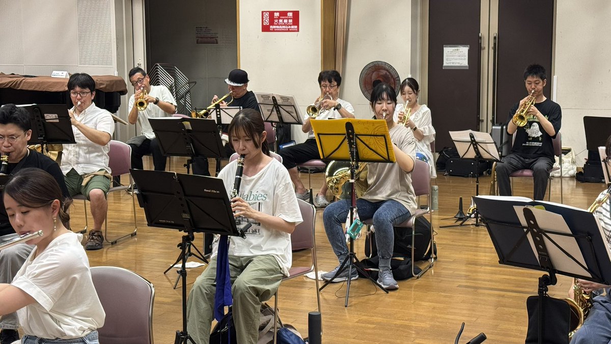 dolcewind_info's tweet photo. 昨日は『革命』スペシャル！
1時間半使って合奏をしました🎶

冷房の風より熱気が勝ったのか「アツイ‼️」と合奏が止まる度に声が漏れてしまいました😅

全国ニュースにもなるような浜松市の気温。熱中症にならないよう気をつけます💦

#浜松市  #吹奏楽  #団員募集中  #ドルチェウインドオーケストラ https://t.co/rhaBxugD4c
