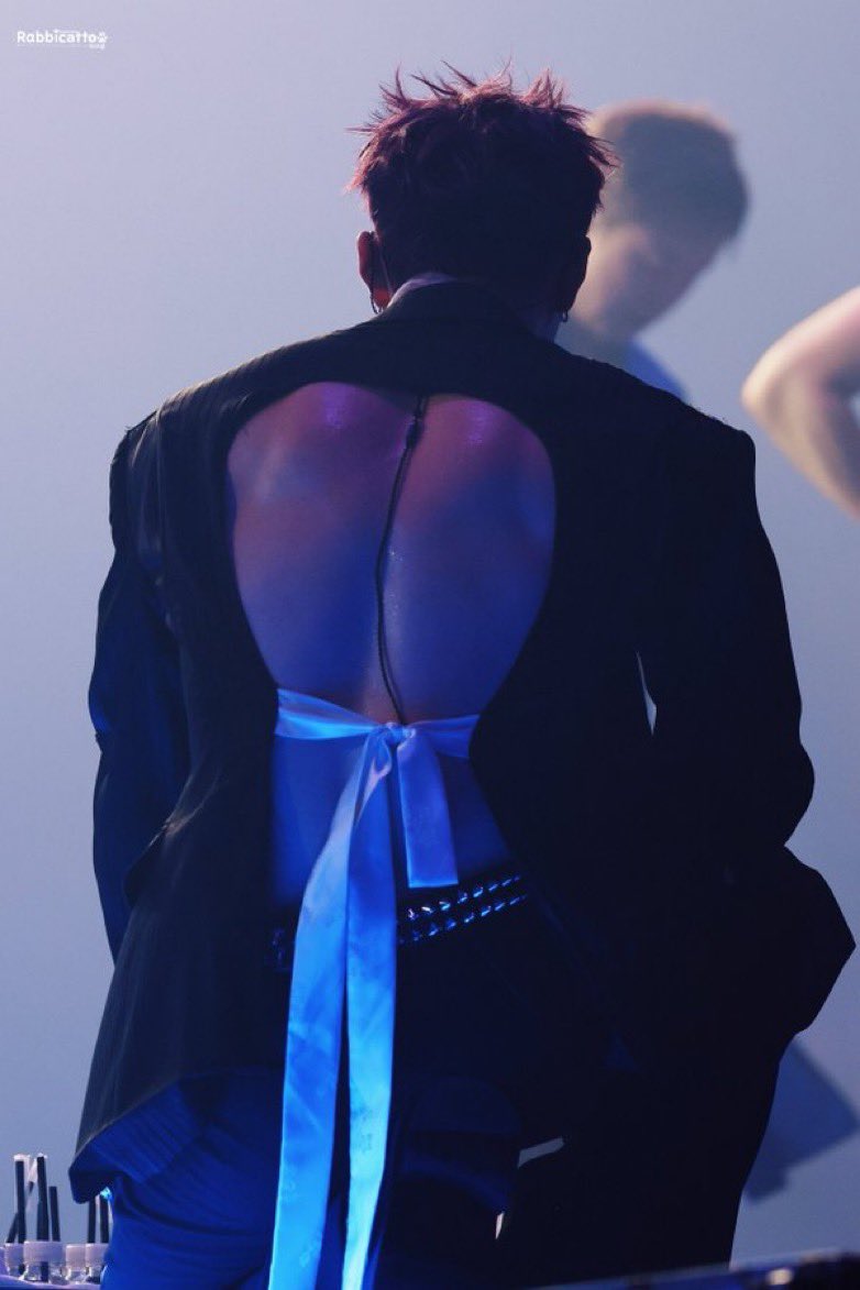 uroooooooong's tweet photo. 내눈에만 닭가슴살로 보임??🤣
등근육 진짜 무슨일이야.. 
얼마나 열심히 운동했으면😭💕 https://t.co/rpVxS9eeR5