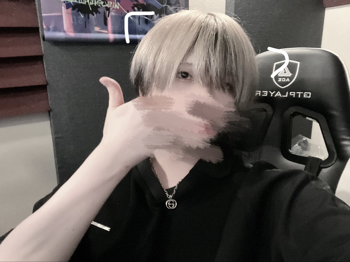 mmsn_40's tweet photo. あんまりジム行けてないのに腕だけ何故かジムの顔つきで神 https://t.co/zVIRemrJS3