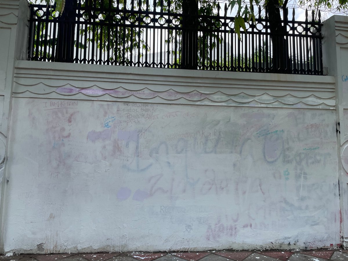 somyalakhani's tweet photo. Jantar Mantar, the next morning. All that protest graffiti — gone. 

📷: @gargiiishukla 

#JantarMantar https://t.co/WjPznZH0qH
