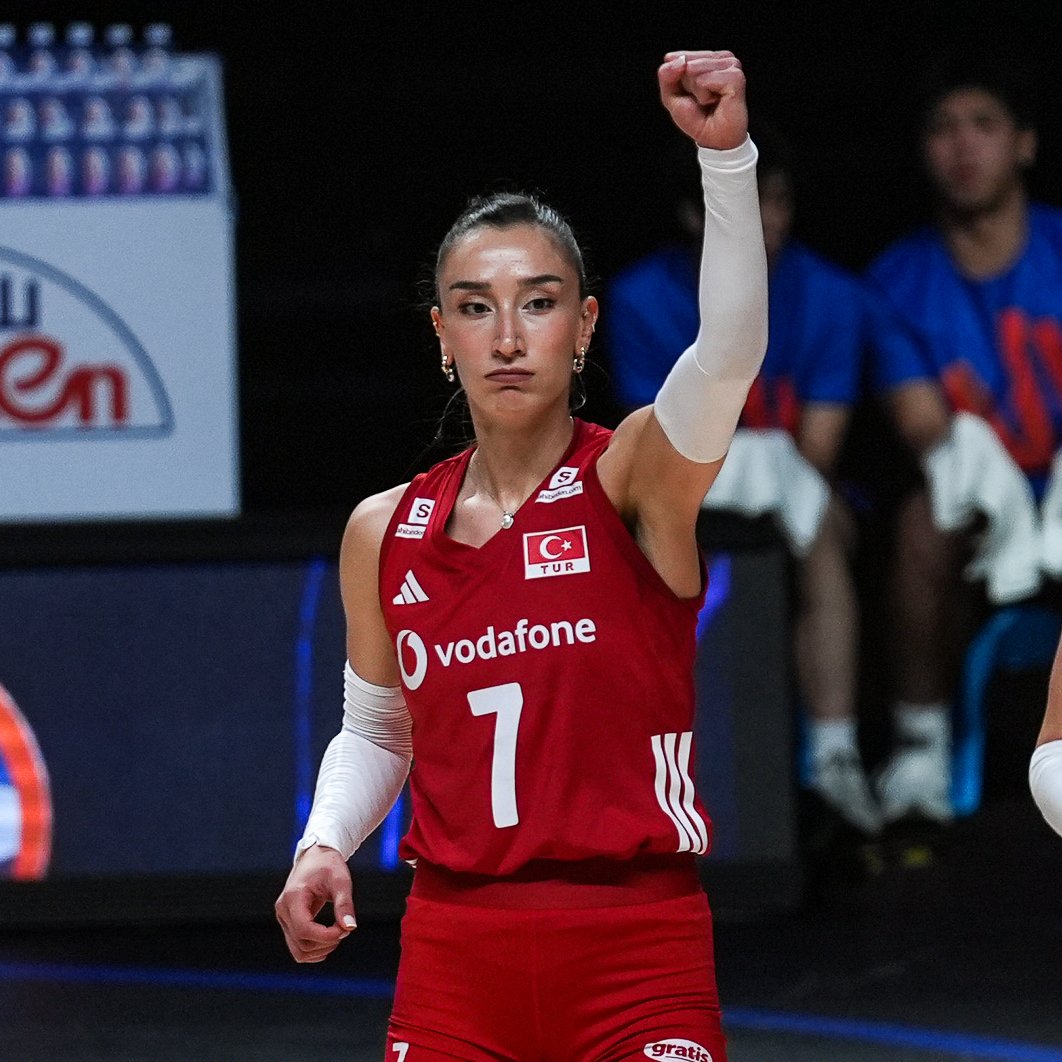 4141sport's tweet photo. ℍ𝕒𝕟𝕕𝕖 + İ𝕝𝕜𝕚𝕟 =  2️⃣5️⃣ Sayı

Hande Baladın üç sette 1️⃣4️⃣ sayı üretirken, İlkin Aydın da 1️⃣1️⃣ sayı üretti. https://t.co/iaCmxXBhmC