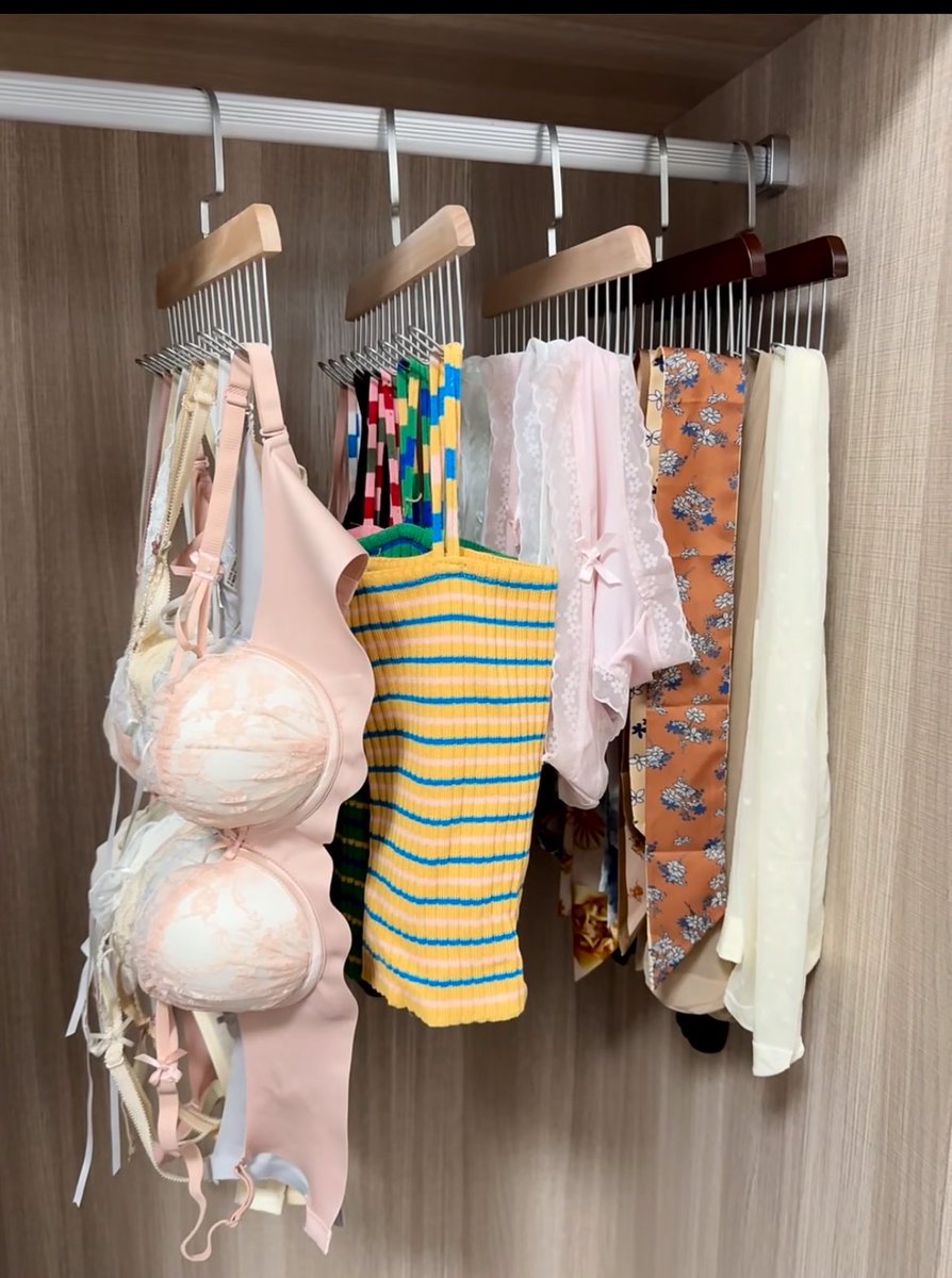 narakimm_'s tweet photo. DIUMUR 30 TAHUN.. Barutau ternyata ada gantungan buat macem-macem fungsi. Cocok banget buat kaum” ocd yang suka liat lemari rapii😭👌 https://t.co/sTPvMYtmZP