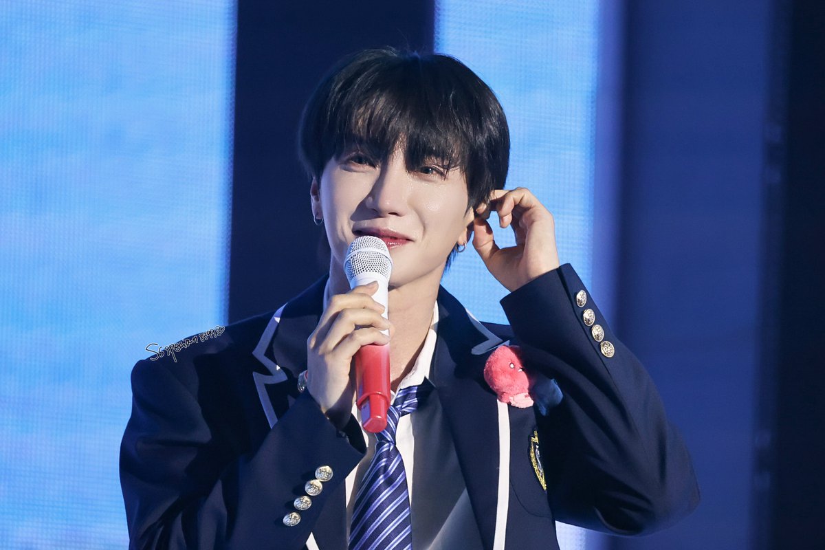 Ssspecial1004's tweet photo. 260726 [1983] 83z Fancon Day 3 

울고 싶을 땐 웃지 않아도 괜찮아요🫳🏻
@special1004 
#83line #superjunior83z
#leeteuk #이특 #박정수 https://t.co/34x89Nxd2m