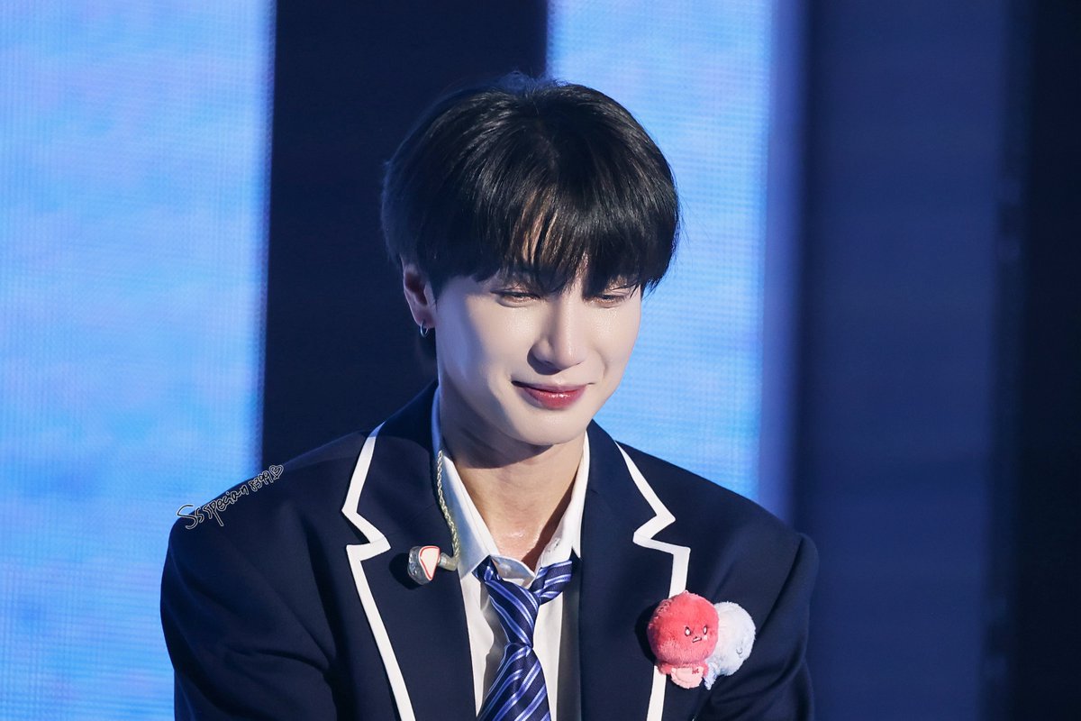 Ssspecial1004's tweet photo. 260726 [1983] 83z Fancon Day 3 

울고 싶을 땐 웃지 않아도 괜찮아요🫳🏻
@special1004 
#83line #superjunior83z
#leeteuk #이특 #박정수 https://t.co/34x89Nxd2m