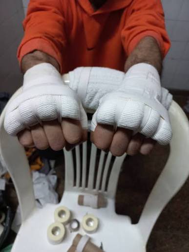 perez30bm's tweet photo. @cz_sofy Esto es un vendaje de boxeo, similar al de Roro el de rivers ni llega a vendaje de principiantes, y apuesto que ni responderás esto porque son tan analfabetos como para pensar en algo que si afectó la pelea https://t.co/AQCaiZyAsL
