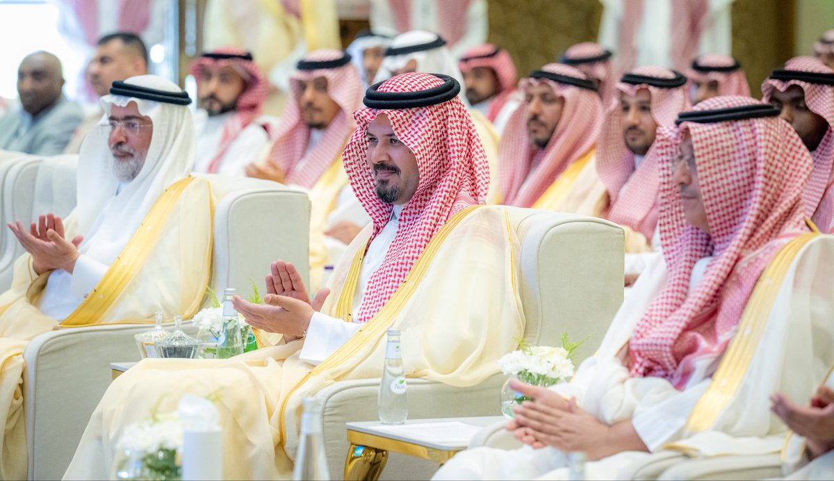 MadinaAuthority's tweet photo. سمو أمير منطقة #المدينة_المنورة #سلمان_بن_سلطان يدشّن مشروع الرايس لاستزراع المانجروف، الذي ينفذه @ncvcksa بهدف استزراع مليون شتلة على سواحل المنطقة، ضمن مستهدفات #رؤية_السعودية_2030 ومبادرة السعودية الخضراء. https://t.co/P6MJb0Cb1u