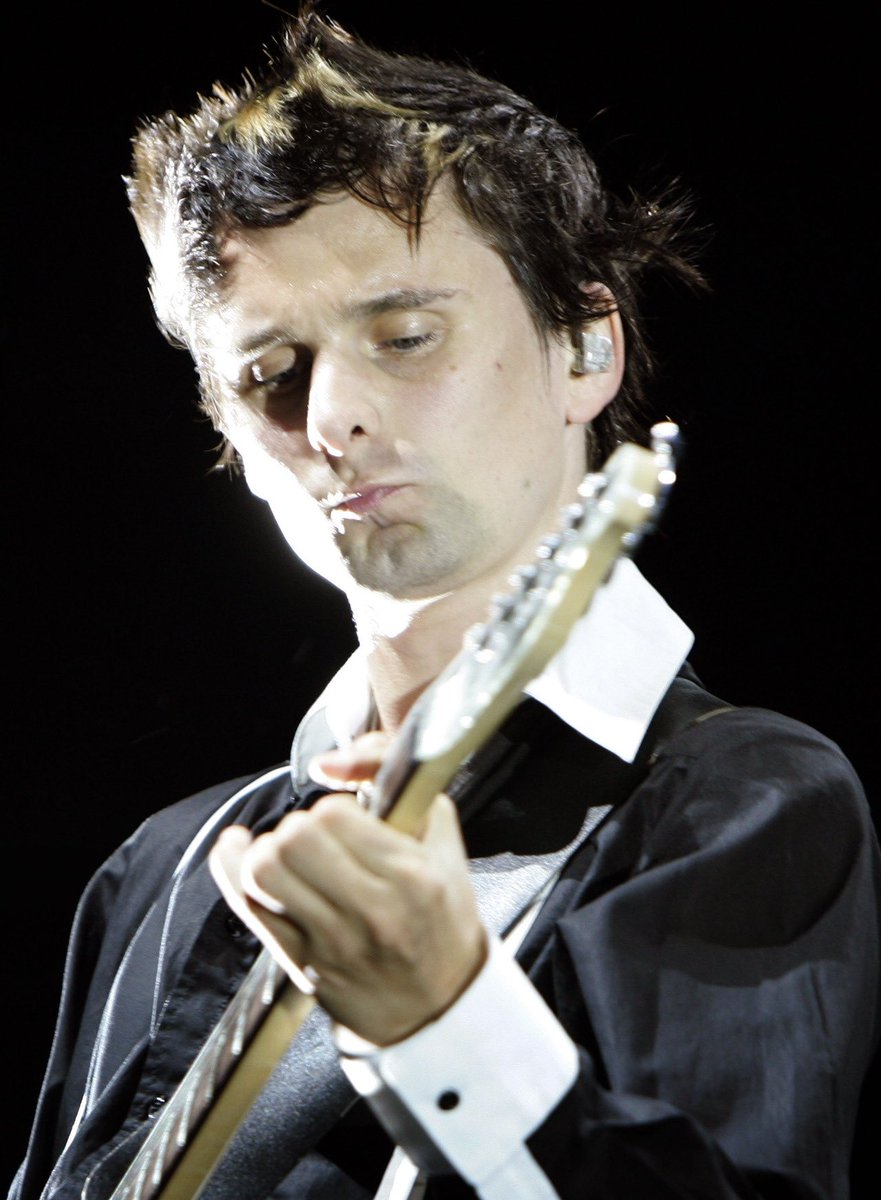 reedoedeer's tweet photo. calico matt bellamy come home, we miss you.. https://t.co/JnokT5BcFb