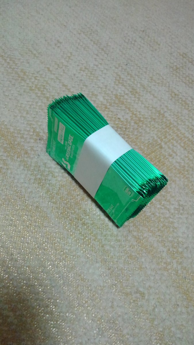 linmokubelltree's tweet photo. 水着プロモ30枚帯ごとゲットしてきたから1週間くらい神棚にお供えしてから開封の儀を行おう！この1週間の間は全種コンプとパラレルゲットを祈るとしよう！
#アーセナルベース https://t.co/U6UHGhUTbG
