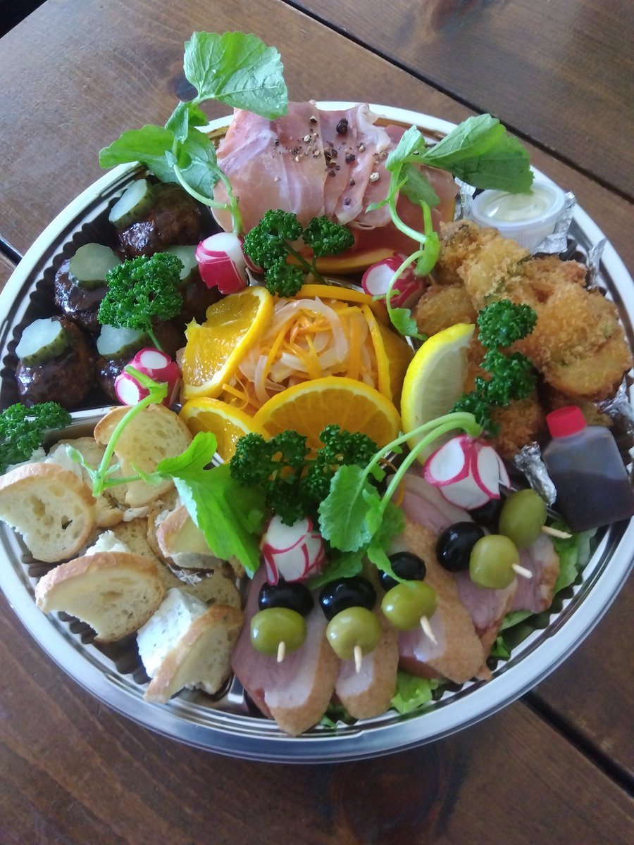 diningmido's tweet photo. 洋食屋ダイニングみどりかわです。本日はランチお休みして申し訳ございません。明日以降は通常営業予定です。ご来店お待ちしております。
本日はお盆も近いのでオードブルのご案内です。マリネ、プチハンバーグ等の内容で気軽につまんで頂けたら幸いです。1台5名様5800円（税込）要事前ご予約です。 https://t.co/bhINFGeO1K