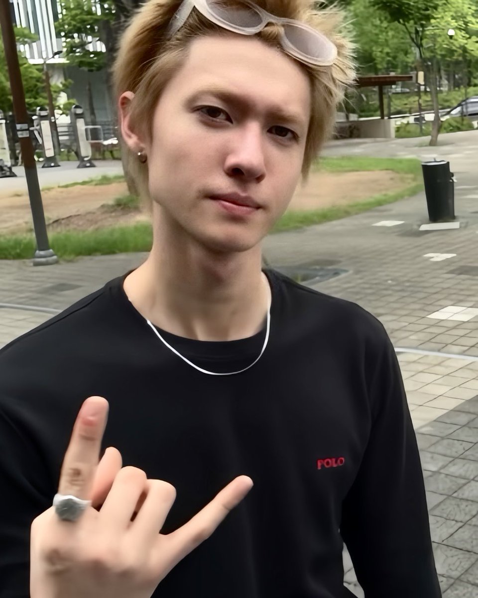 swagkercii's tweet photo. #MARTIN #마틴 ⭑ SHORT HAIR (🖤) https://t.co/6y5StgzF2w