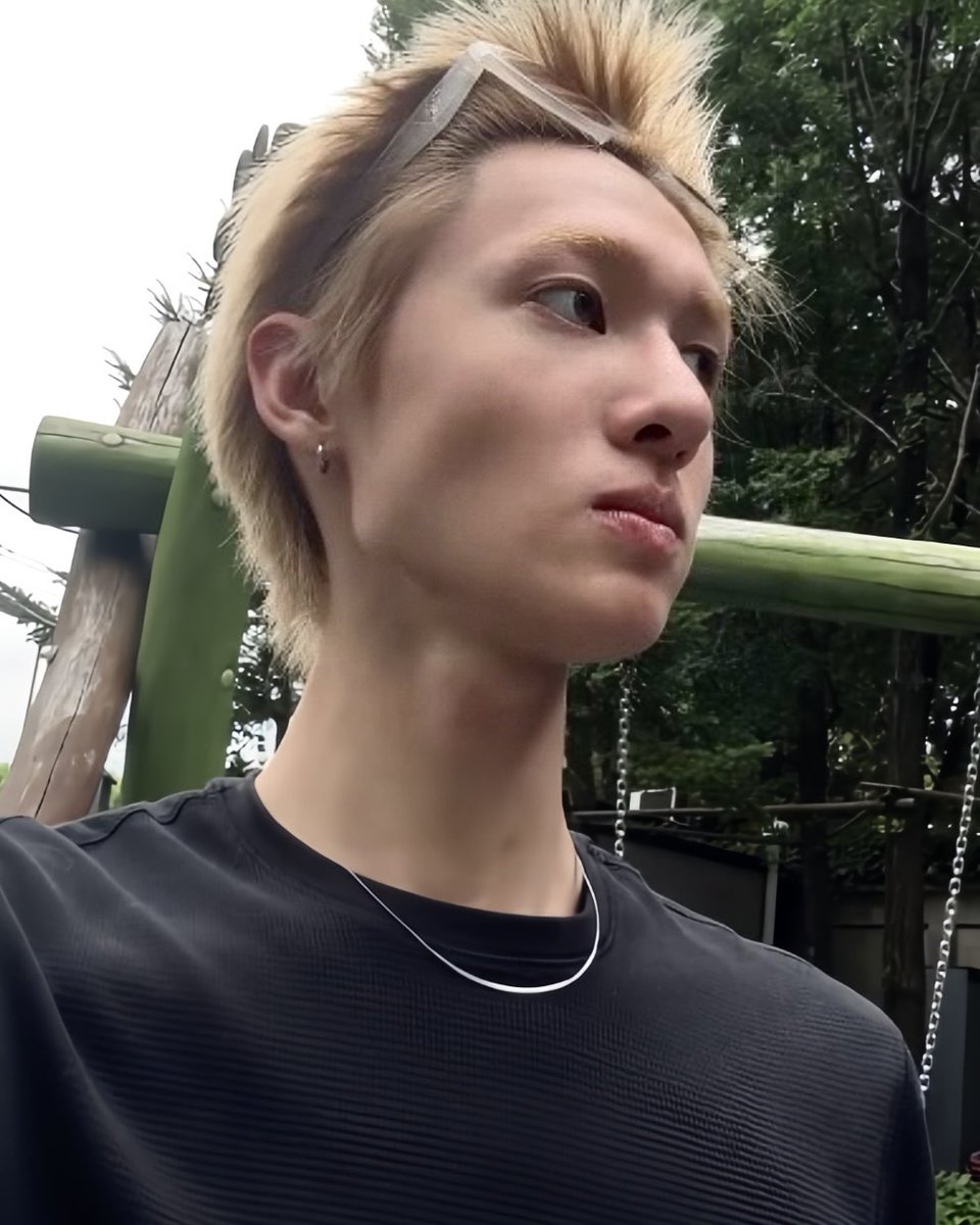 swagkercii's tweet photo. #MARTIN #마틴 ⭑ SHORT HAIR (🖤) https://t.co/6y5StgzF2w