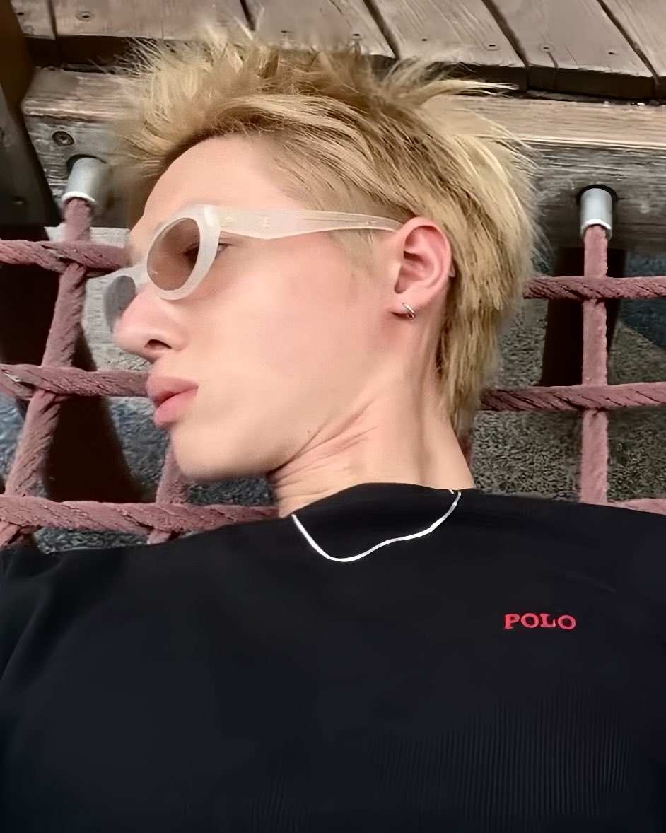 swagkercii's tweet photo. #MARTIN #마틴 ⭑ SHORT HAIR (🖤) https://t.co/6y5StgzF2w