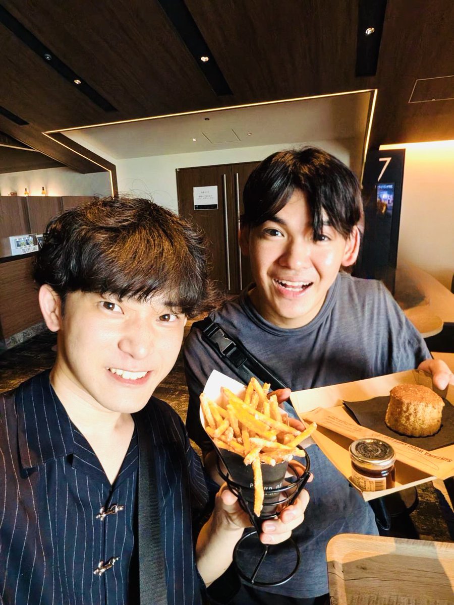 ryota7_official's tweet photo. まなと✨と一緒に

109プレミアムシネマ🎥
Screen Xで
『Michael /マイケル』
観に行ってきました🎬

マイケルのライブシーンなどは
3面ワイドビューで
臨場感・音響（坂本龍一氏監修）
も最高でした🎞️

ポップコーン🍿と
ソフトドリンク🥤も飲み放題でした！ https://t.co/UIvguFmXGi