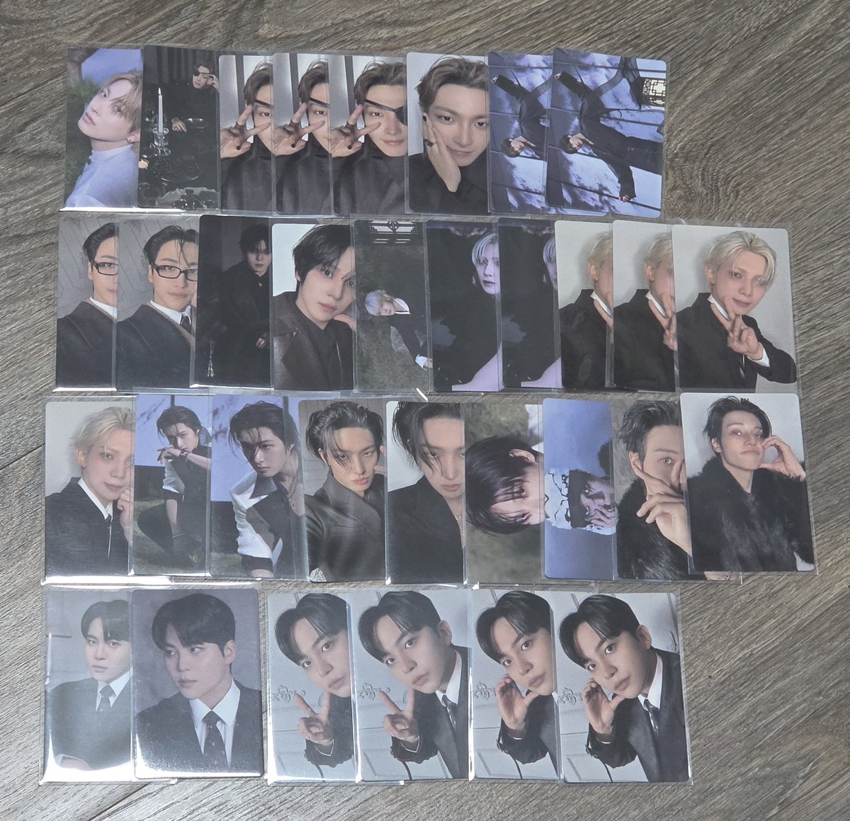 t_231018's tweet photo. 에이티즈 골든아워4 포카앨범 처분 양도 sell
33장 일괄 배송비포함 3.0

✔️kr bank &amp; kr address only
✔️배송비 별도

https://t.co/uOOd7o9m6V

wts ateez 홍중 성화 윤호 여상 산 민기 우영 종호 hongjoong seonghwa yunho yeosang san mingi wooyoung jongho 포토북 앨범 앨포 트레카 포카 https://t.co/52QaoXaznL