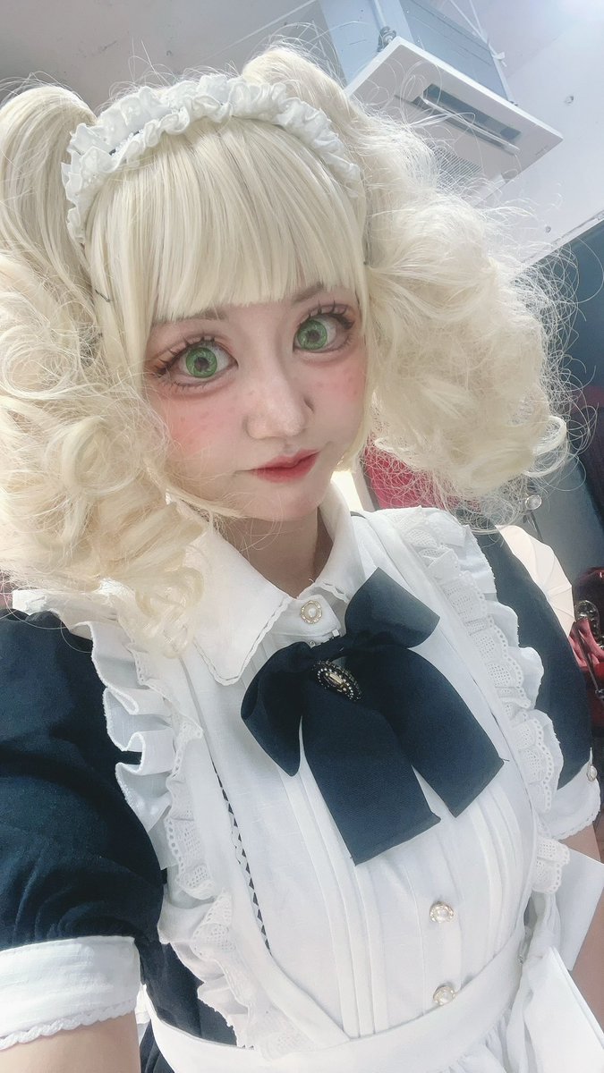 vivifrandle's tweet photo. 今日は3回目のクラシカルメイド撮影会✨

夏用の半袖メイド服買っちゃったー♪

#メイド服
#メイド
#クラシカルメイド https://t.co/TtO7KVHhRO