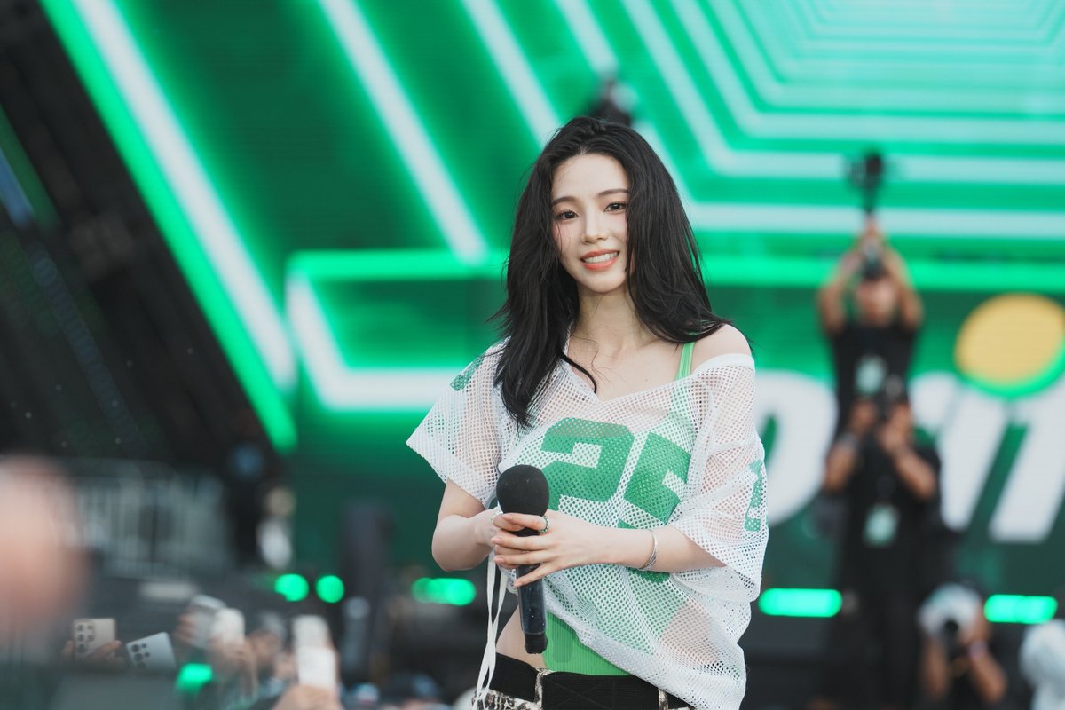 순간의 카리나 tweet media