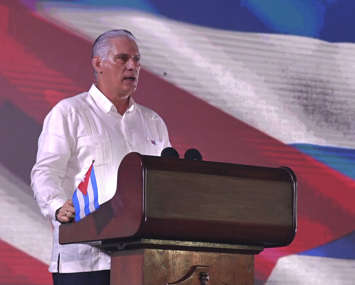 AlbertoLopezcu's tweet photo. 🇨🇺 @DiazCanelB: "Hemos emprendido un proceso de saneamiento macroeconómico, y estamos potenciando todas las formas de gestión, estimulando al trabajador y al campesino, y abriendo espacios a la inversión responsable. 
Esta es la batalla económica y social de esta generación". https://t.co/zbzfgoOYlm