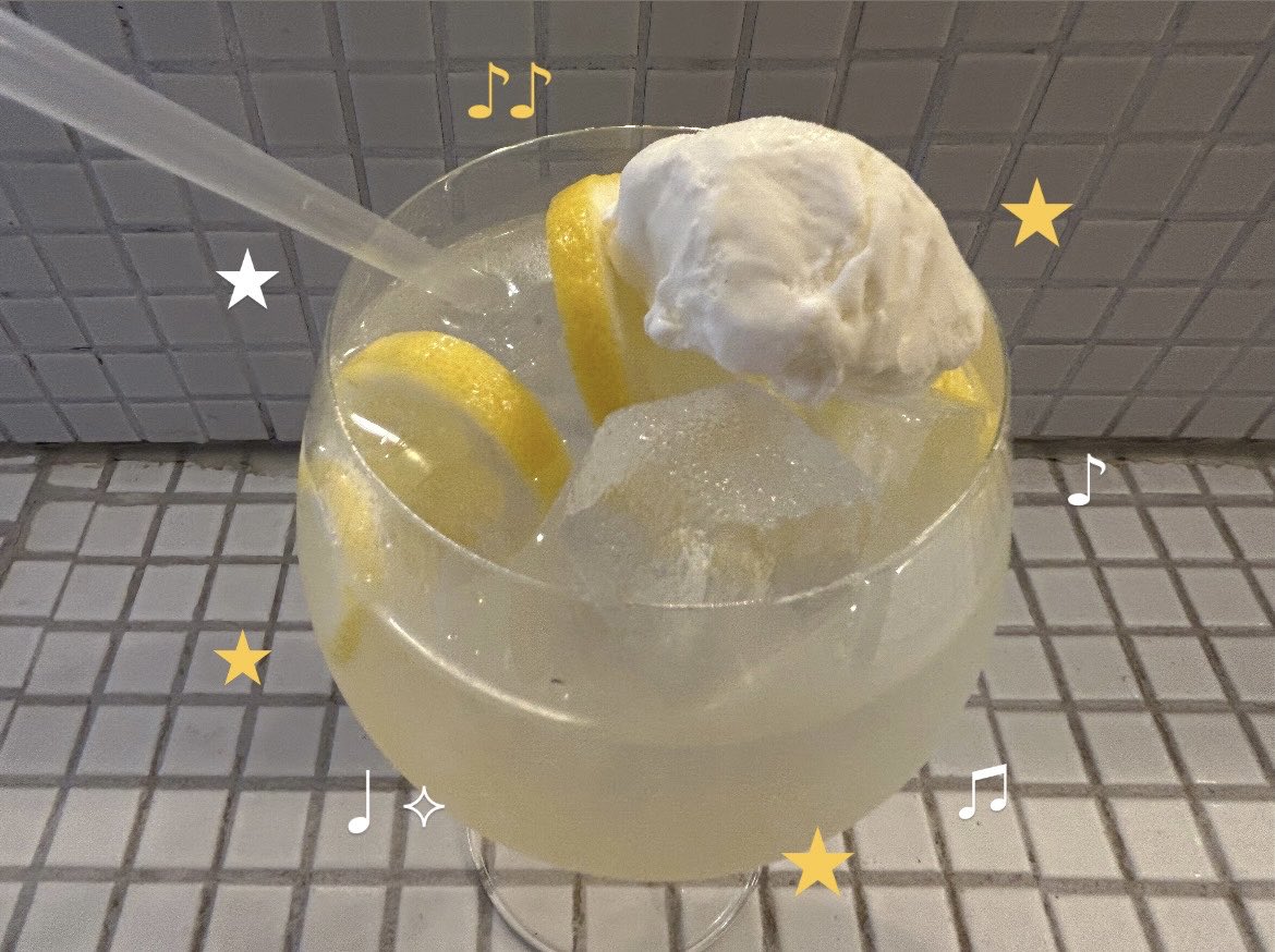 crysta1_j's tweet photo. アイスレモネードとじゅうたろうくん！🍨 https://t.co/cogawJqd4P