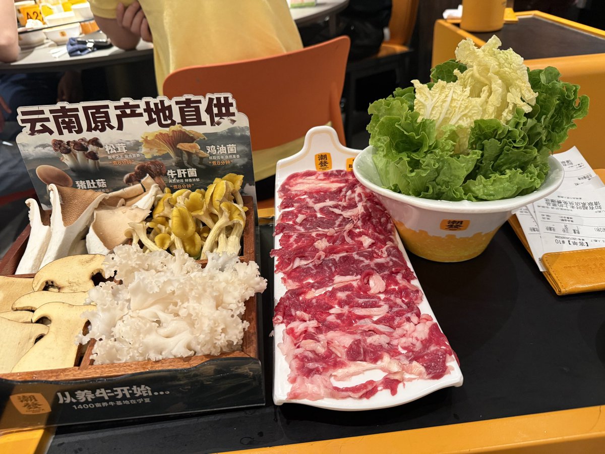 blue02272's tweet photo. 今日も火鍋🍲
きのこが豪華すぎる https://t.co/8a5LNaneBQ