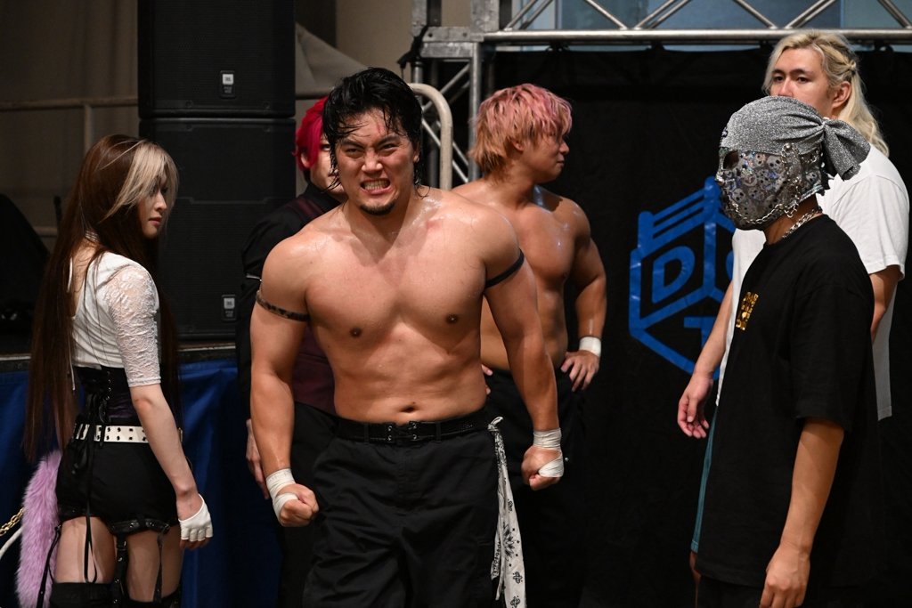 xinomaox's tweet photo. ギラギラしてなぐないもん！！！
ギラギラの余計な角が取れて洗礼されてさらに取れた角が両肩に集まって四角くなっただげだもん！！！ https://t.co/e6c9DWrTvB