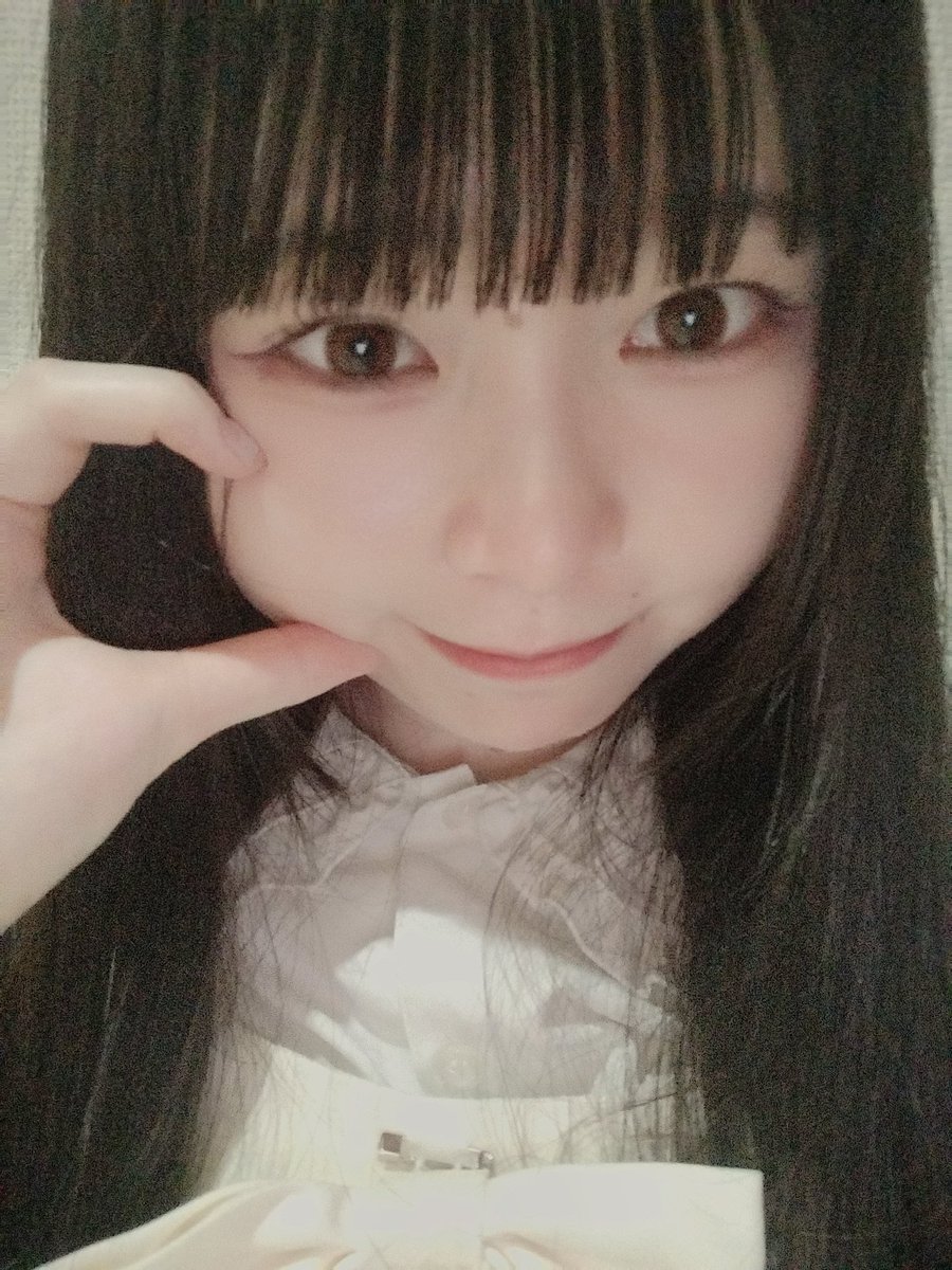 sakura_17diary's tweet photo. パパと辛麺食べに行ってきたよ〜！

トマト辛麺食べた🍅
さくらは絶対こんにゃく麺で食べるよ🫶🏻

今日も美味しいご飯食べれて幸💖

明日からまた1週間頑張ろうね〜！
みんなおやすみ🌸 https://t.co/xe2Gmxfjh8