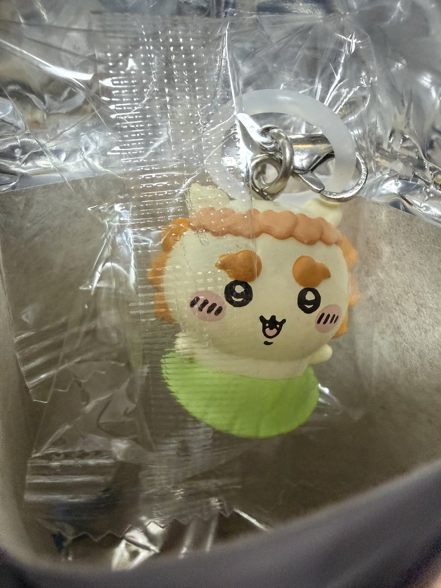 minato_hasune's tweet photo. gift行く前に、ちいかわを観てました
特典はシーサーだった。可愛い😊 https://t.co/Te6jH616KN