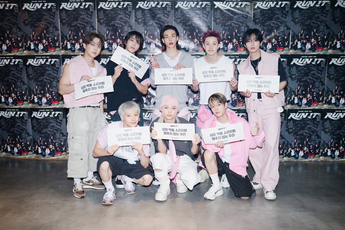 Stray_Kids's tweet photo. [스키지기]

흥얼거리던 멜로딘 symphony🎵 
The melody we used to hum, symphony🎵 

#StrayKids #스트레이키즈
#RUN_IT
#RUN_IT_SEOUL
#THIS_AND_THAT
#StrayKidsComeback
#YouMakeStrayKidsStay https://t.co/cMtT3YeBnU