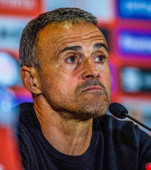 centregoals's tweet photo. 🚨🚨| NEW: Luis Enrique has made it very clear: he will only keep players who are 𝐅𝐔𝐋𝐋𝐘 𝐂𝐎𝐌𝐌𝐈𝐓𝐓𝐄𝐃 to Paris Saint-Germain. 

No player is guaranteed a starting spot under the Spaniard.

[@JacobsBen] https://t.co/kTHE7LiMys