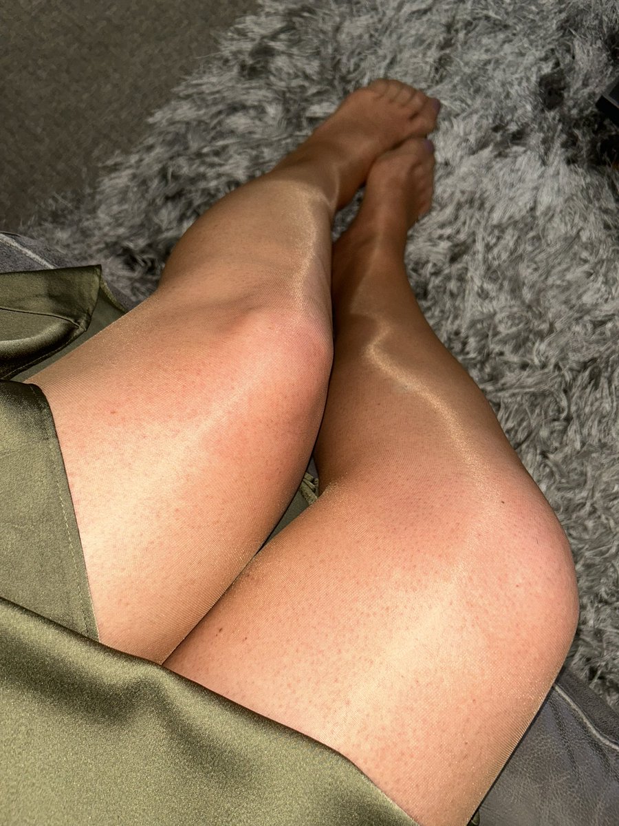 LaurenP1965's tweet photo. Out fit change, already? I hear you cry 😬
Another new dress from New Look with these tights from a Polish brand, not sure where I got them but they’re amazing, I need more! Any Polish fans out there, can you hook me up? 😬 https://t.co/gBPHVYR4sH
