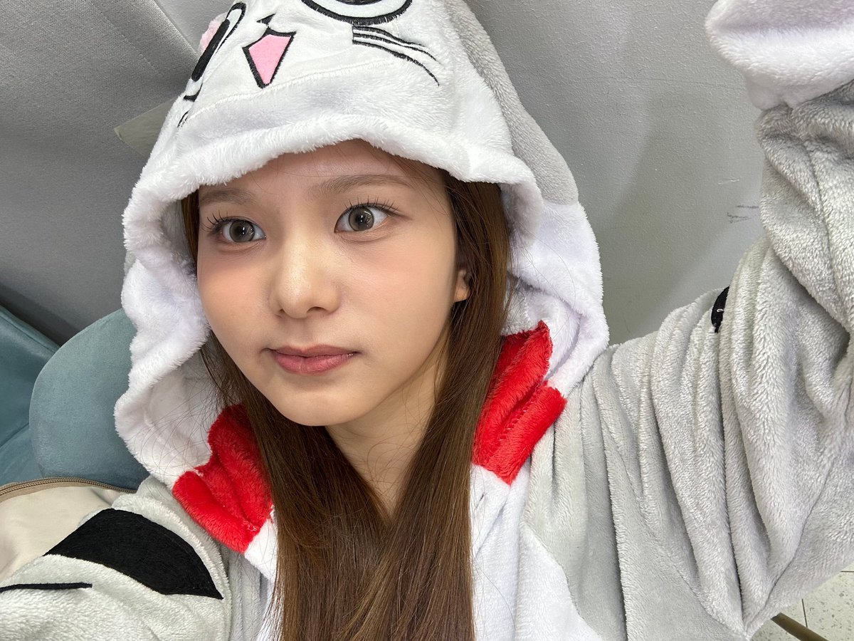 S2beatz's tweet photo. 260726 비스테이지 팝

#링링 #LINGLING #키라스 #KIIRAS https://t.co/ZZnKMYLIAK