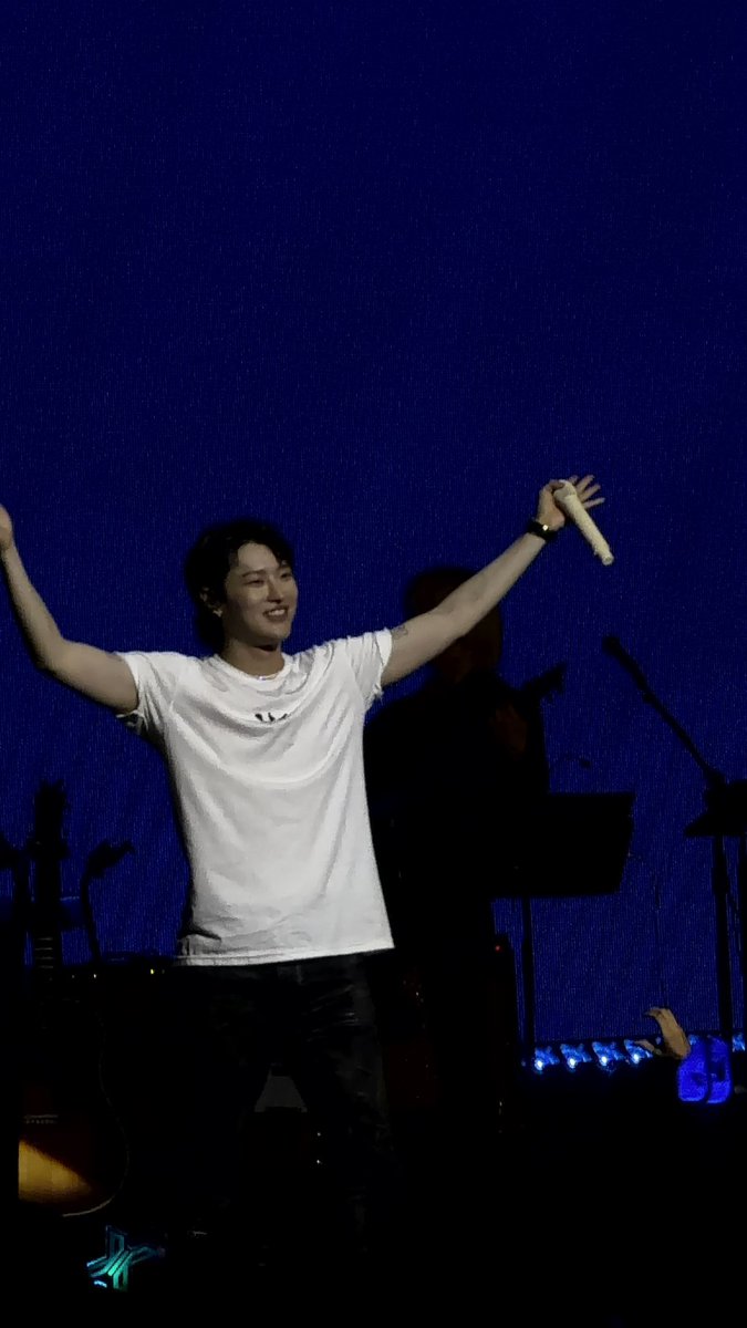 hyeontaks's tweet photo. AIGOOOOO KYEOPTAAAAA. he was so happy tonight :3 goodnight everyone bakuful dreams https://t.co/GO0qrTfIYJ