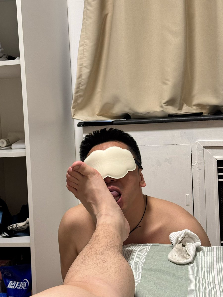 hy_6630's tweet photo. 擦 北京已婚直男这么爱舔丝袜🦶 https://t.co/1jPJF51NgN