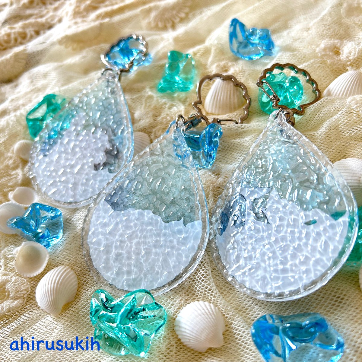 ahirusuki0609's tweet photo. ちょっとずつ紹介
#カフェとあひるとにわとりと に連れて行く作品達🪿🦆🐓

「あひるさんと海のいきものたち」アクリルキーホルダー

新作出来ました‼️
めんだこさん、チンアナゴさん、ニシキアナゴさん、シャチさん🫍
めっちゃ可愛く出来たよー💕
ウォーターエフェクト良き👍

#CARURU 
#喫茶コトリ https://t.co/9kiozJ1sxK